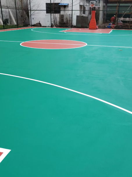 石峰 球场长期使用易出现地面开裂
